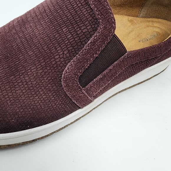 Aetrex Slip-on Comfort Sneakers Women 10M Kenzie Burgundy Leather Snake Texture - Picture 3 of 11